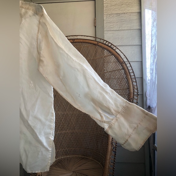 Vintage Cream Long Sleeve Cottagecore Button Up W/White Floral Embroidery - Picture 6 of 6